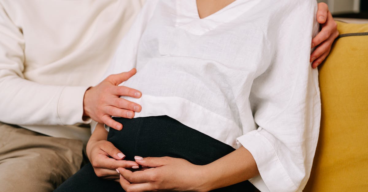 Czy na początku ciąży odczuwasz ból brzucha podobny do menstruacyjnego? Odkrywamy prawdę