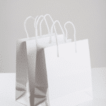 Jakie są zalety używania białych torb papierowych do zakupów?